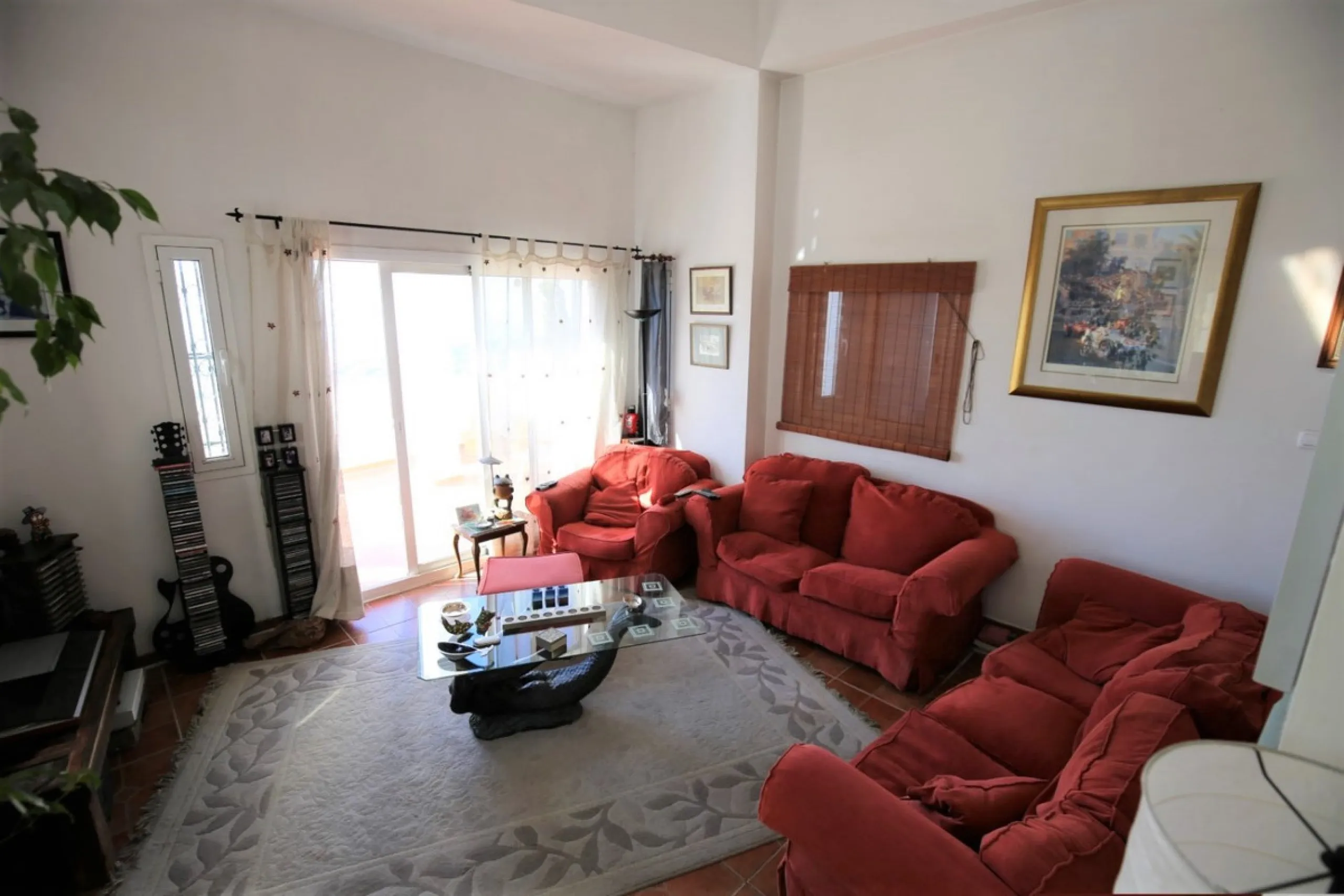 If you are looking for the perfect house, with spectacular views, well built and with a unique design, absolute privacy and tranquility, and with a first occupancy license in a country house -something very rare in the country-side-, this is your best opt