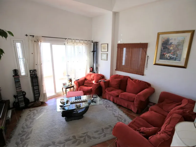 If you are looking for the perfect house, with spectacular views, well built and with a unique design, absolute privacy and tranquility, and with a first occupancy license in a country house -something very rare in the country-side-, this is your best opt
