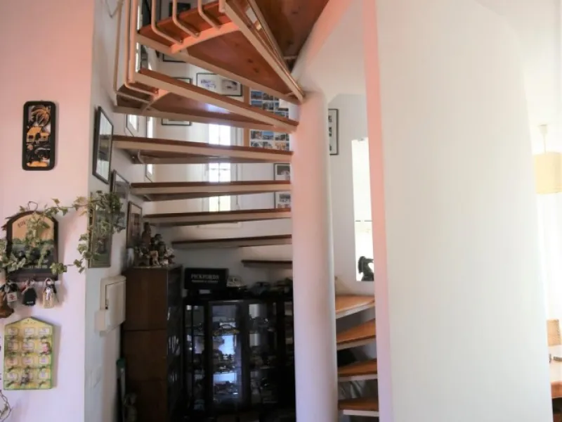 If you are looking for the perfect house, with spectacular views, well built and with a unique design, absolute privacy and tranquility, and with a first occupancy license in a country house -something very rare in the country-side-, this is your best opt