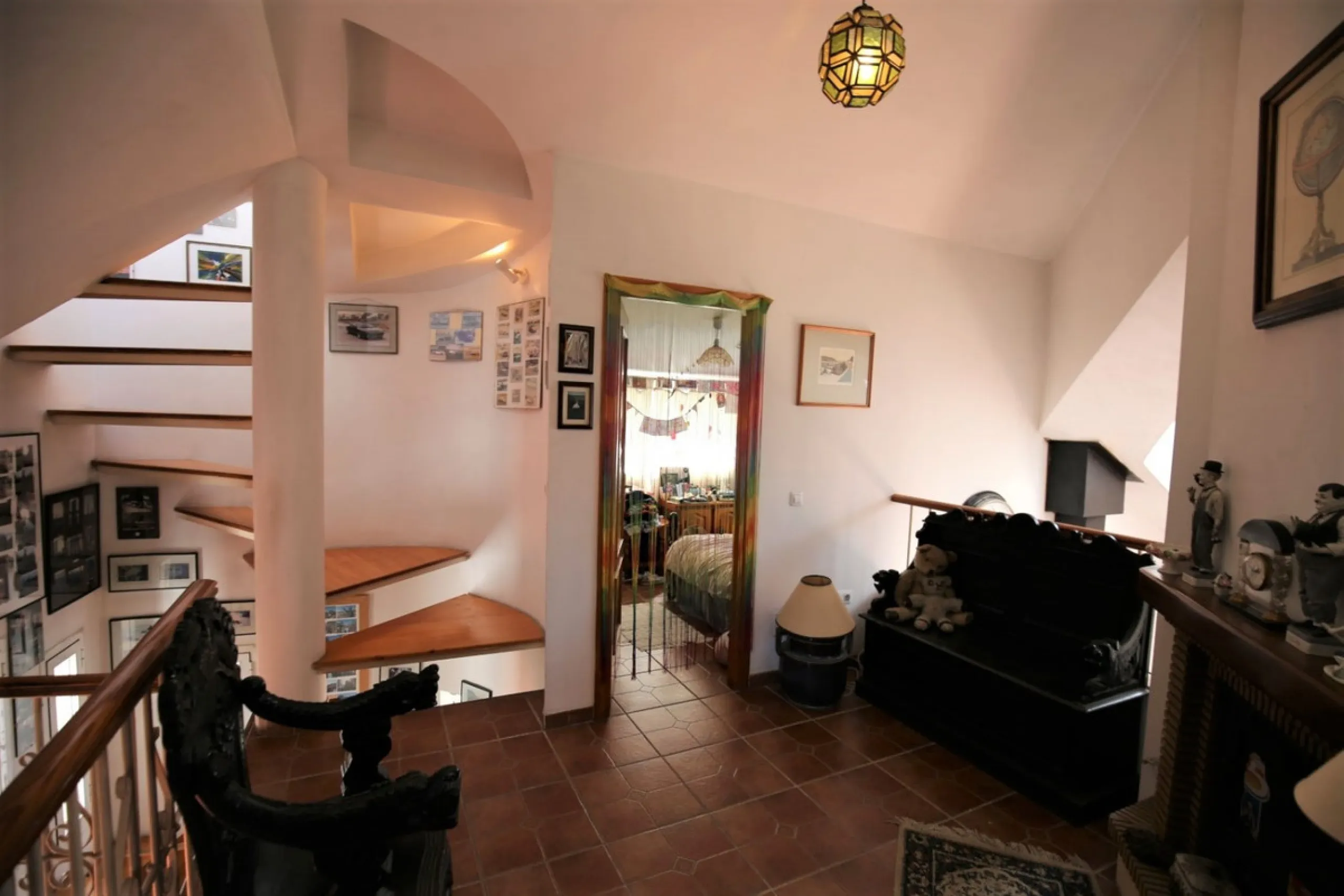 If you are looking for the perfect house, with spectacular views, well built and with a unique design, absolute privacy and tranquility, and with a first occupancy license in a country house -something very rare in the country-side-, this is your best opt