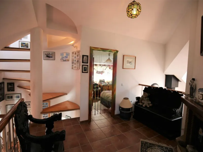 If you are looking for the perfect house, with spectacular views, well built and with a unique design, absolute privacy and tranquility, and with a first occupancy license in a country house -something very rare in the country-side-, this is your best opt