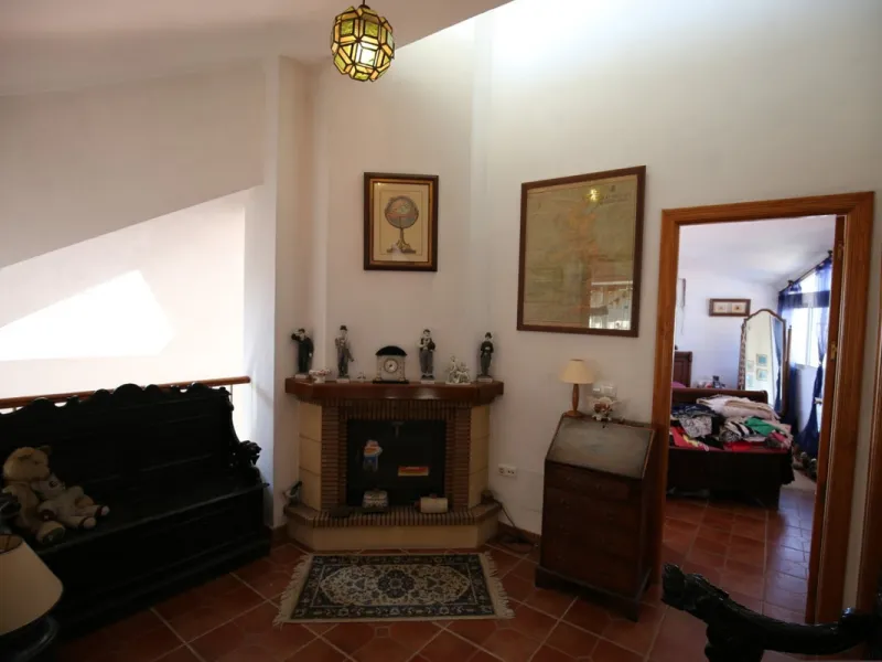 If you are looking for the perfect house, with spectacular views, well built and with a unique design, absolute privacy and tranquility, and with a first occupancy license in a country house -something very rare in the country-side-, this is your best opt