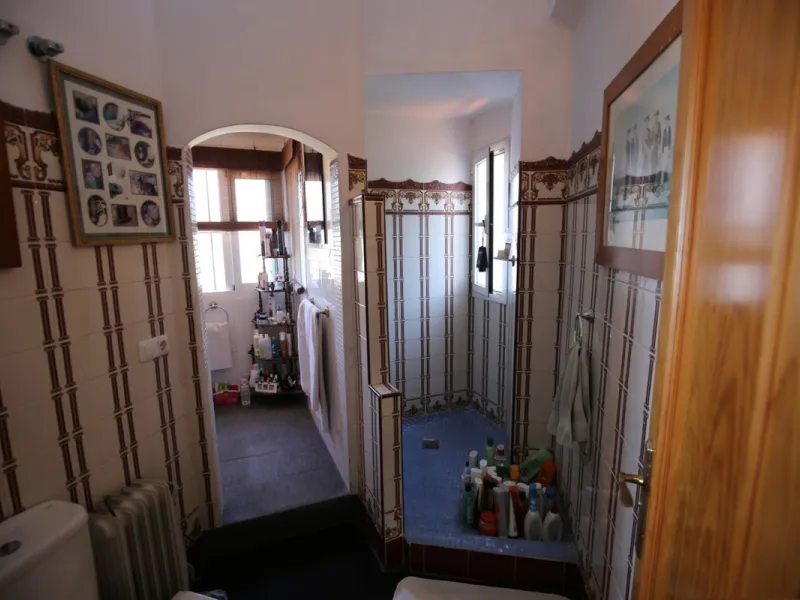 If you are looking for the perfect house, with spectacular views, well built and with a unique design, absolute privacy and tranquility, and with a first occupancy license in a country house -something very rare in the country-side-, this is your best opt
