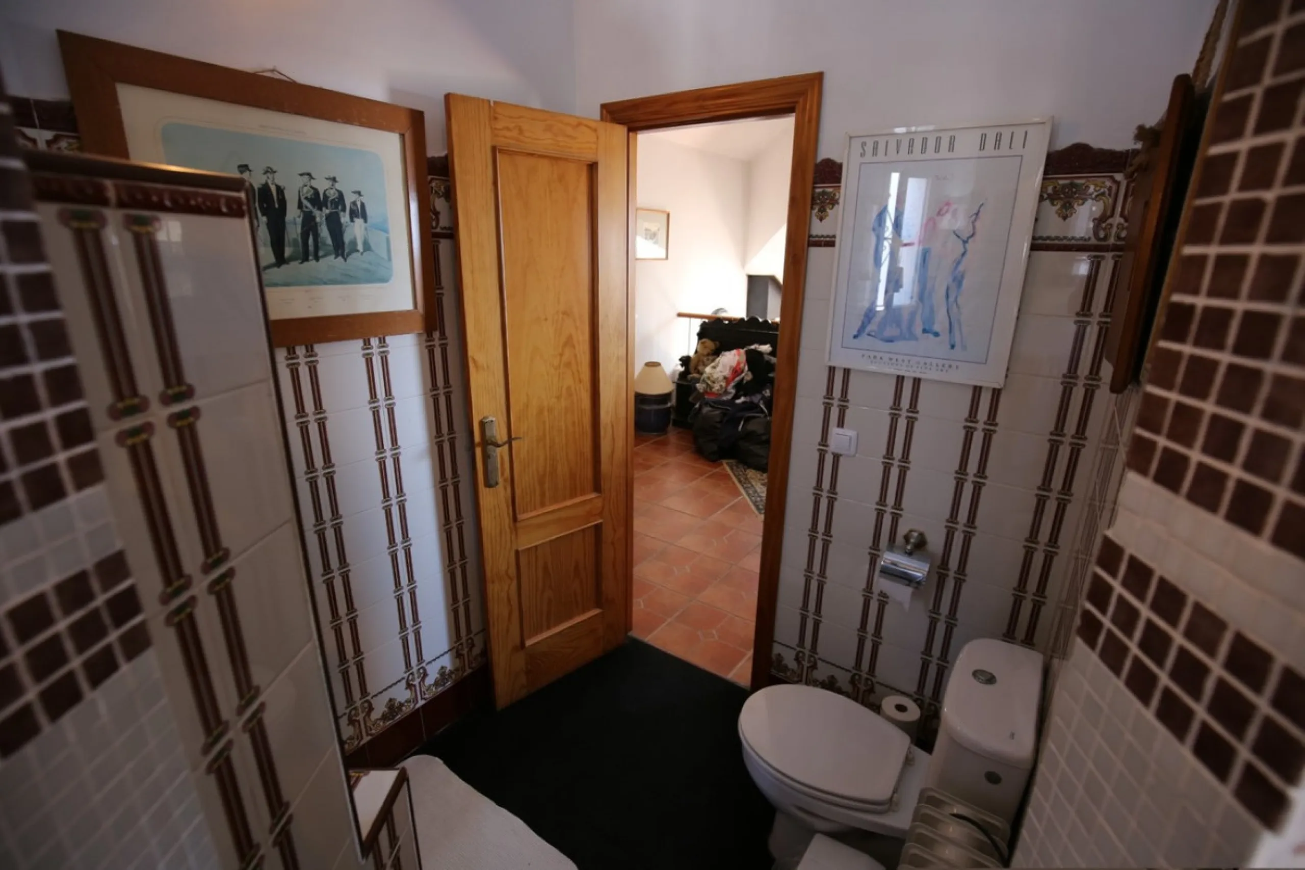 If you are looking for the perfect house, with spectacular views, well built and with a unique design, absolute privacy and tranquility, and with a first occupancy license in a country house -something very rare in the country-side-, this is your best opt