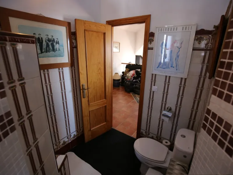 If you are looking for the perfect house, with spectacular views, well built and with a unique design, absolute privacy and tranquility, and with a first occupancy license in a country house -something very rare in the country-side-, this is your best opt