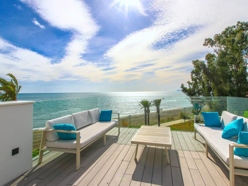 Experience luxury coastal living at The Islands, Estepona, an exclusive first-line beach urbanization offering direct access to the Mediterranean. This prestigious residential community combines modern architecture with elegant design, providing the perfe