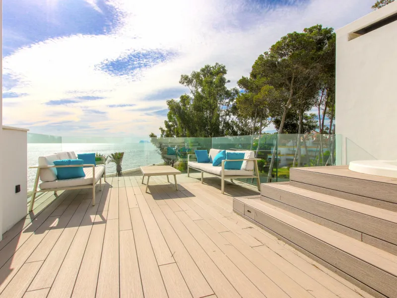 Experience luxury coastal living at The Islands, Estepona, an exclusive first-line beach urbanization offering direct access to the Mediterranean. This prestigious residential community combines modern architecture with elegant design, providing the perfe