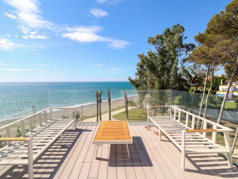 Experience luxury coastal living at The Islands, Estepona, an exclusive first-line beach urbanization offering direct access to the Mediterranean. This prestigious residential community combines modern architecture with elegant design, providing the perfe