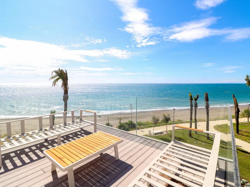 Experience luxury coastal living at The Islands, Estepona, an exclusive first-line beach urbanization offering direct access to the Mediterranean. This prestigious residential community combines modern architecture with elegant design, providing the perfe