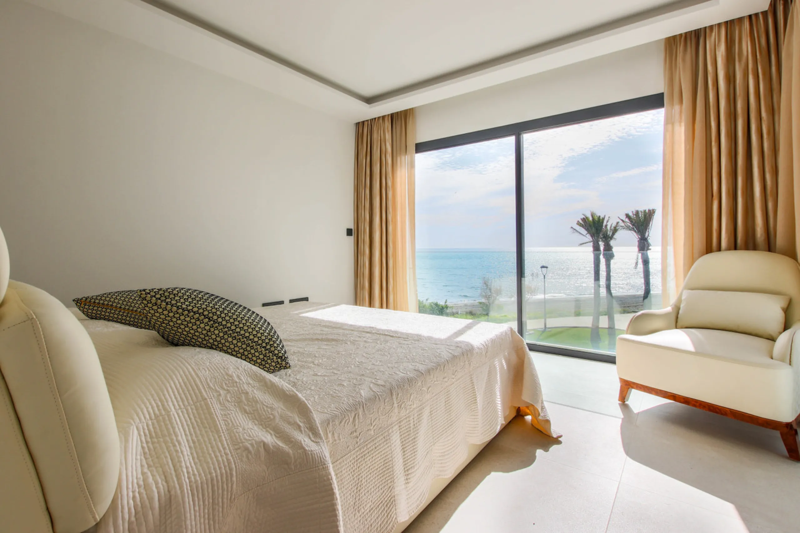 Experience luxury coastal living at The Islands, Estepona, an exclusive first-line beach urbanization offering direct access to the Mediterranean. This prestigious residential community combines modern architecture with elegant design, providing the perfe