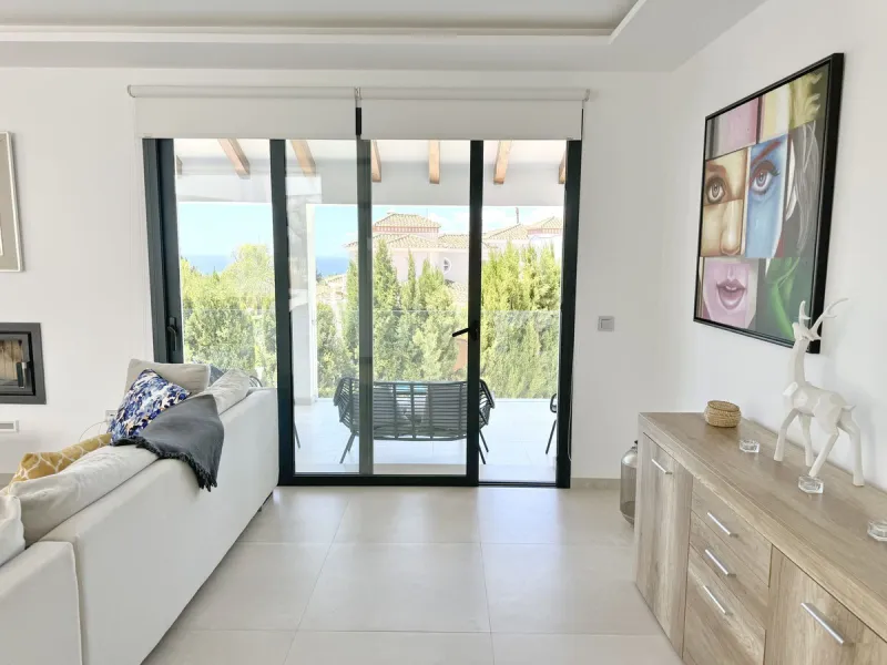 Magnificent villa with stunning sea views. The villa has 5 bedrooms and 4 bathrooms, located in the El Rosario area,