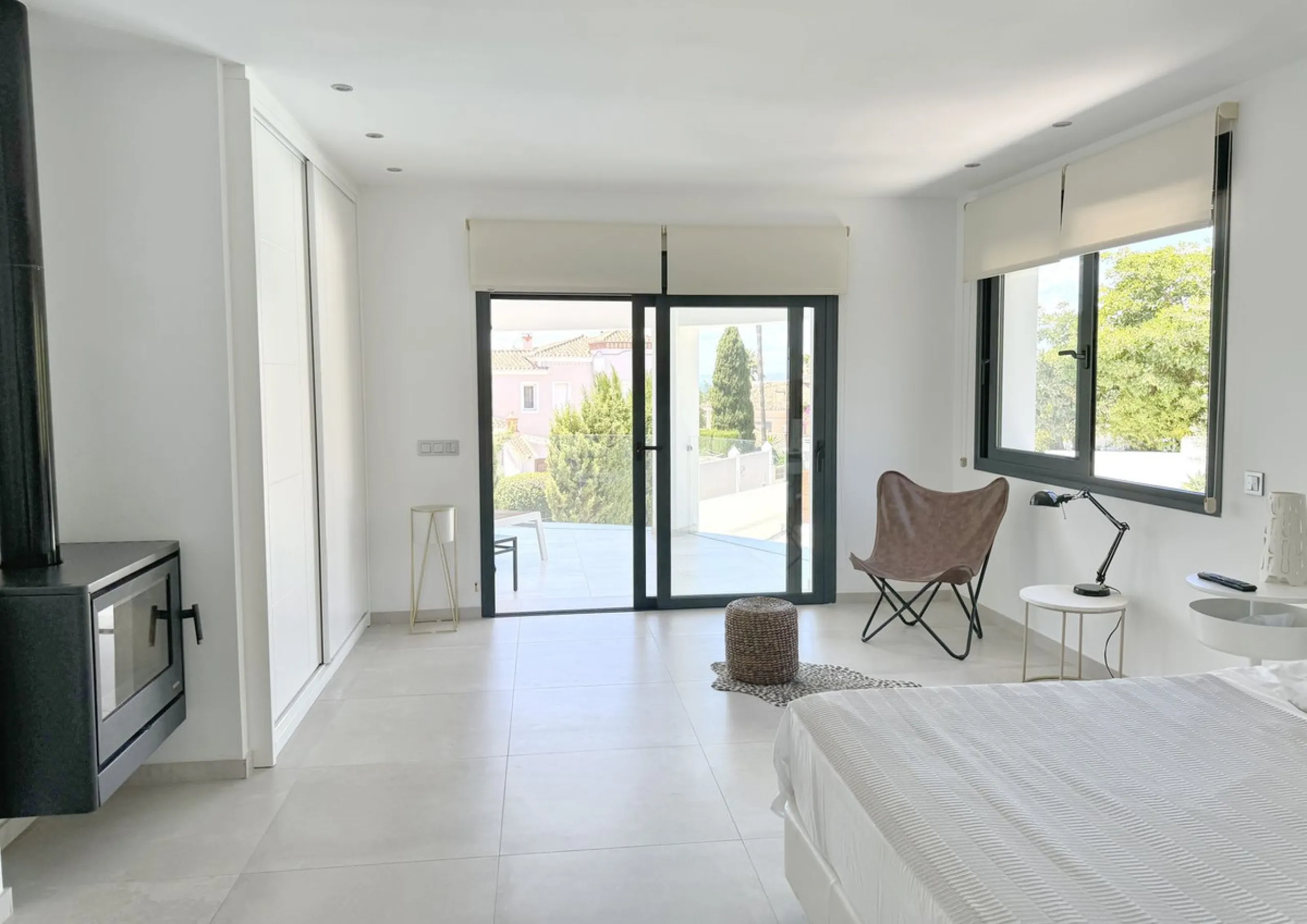 Magnificent villa with stunning sea views. The villa has 5 bedrooms and 4 bathrooms, located in the El Rosario area,