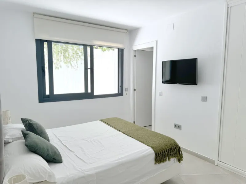 Magnificent villa with stunning sea views. The villa has 5 bedrooms and 4 bathrooms, located in the El Rosario area,