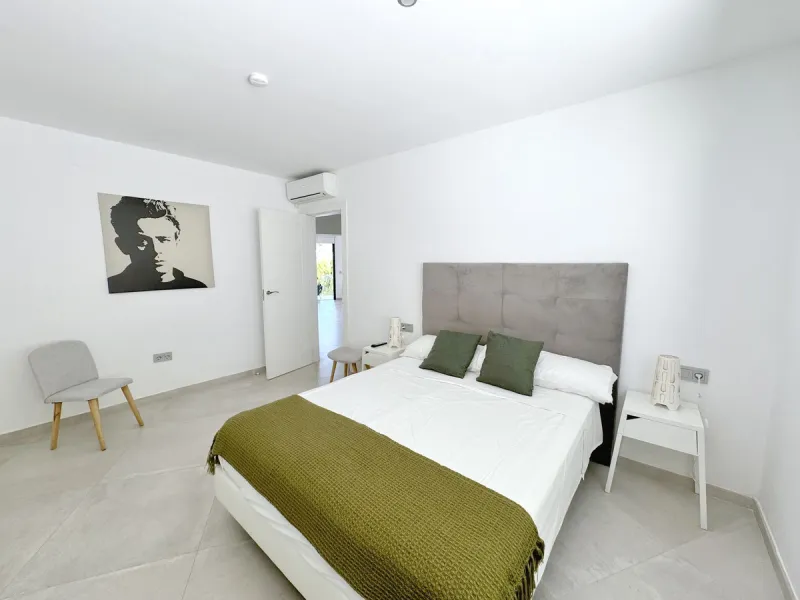 Magnificent villa with stunning sea views. The villa has 5 bedrooms and 4 bathrooms, located in the El Rosario area,