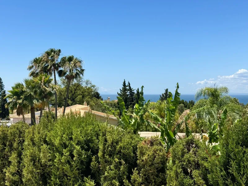 Magnificent villa with stunning sea views. The villa has 5 bedrooms and 4 bathrooms, located in the El Rosario area,