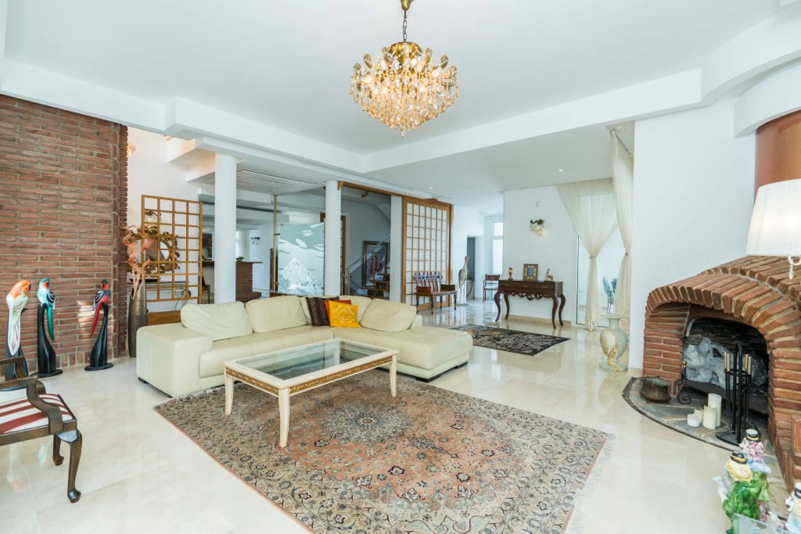Amazing new built villa in La Mairena with high quality finishing and beautiful pool area. The villa offers on three levels, five bedrooms with en-suite bathrooms, a lovely and bright living room with open fire place, modern open plan kitchen and dining a