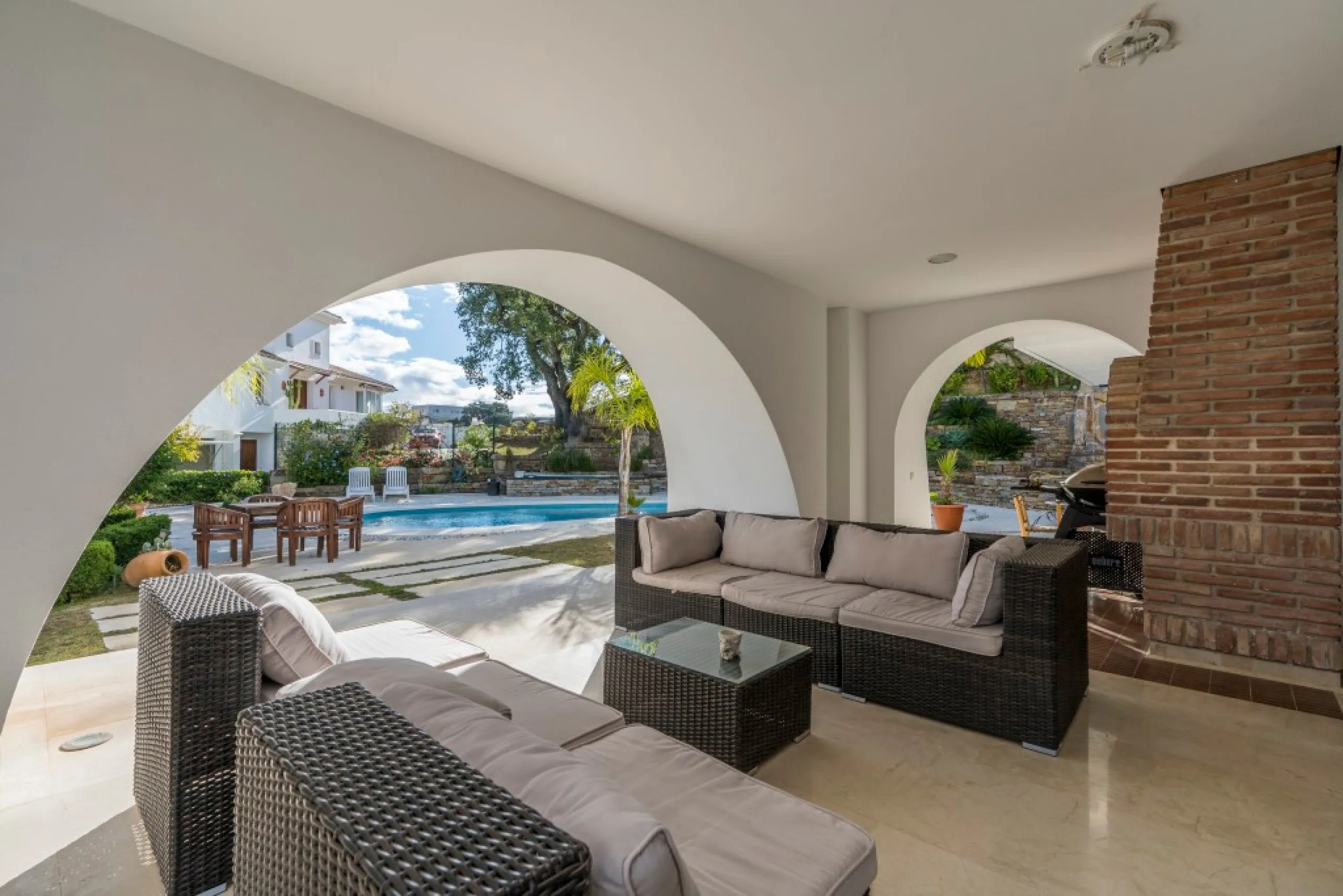 Amazing new built villa in La Mairena with high quality finishing and beautiful pool area. The villa offers on three levels, five bedrooms with en-suite bathrooms, a lovely and bright living room with open fire place, modern open plan kitchen and dining a