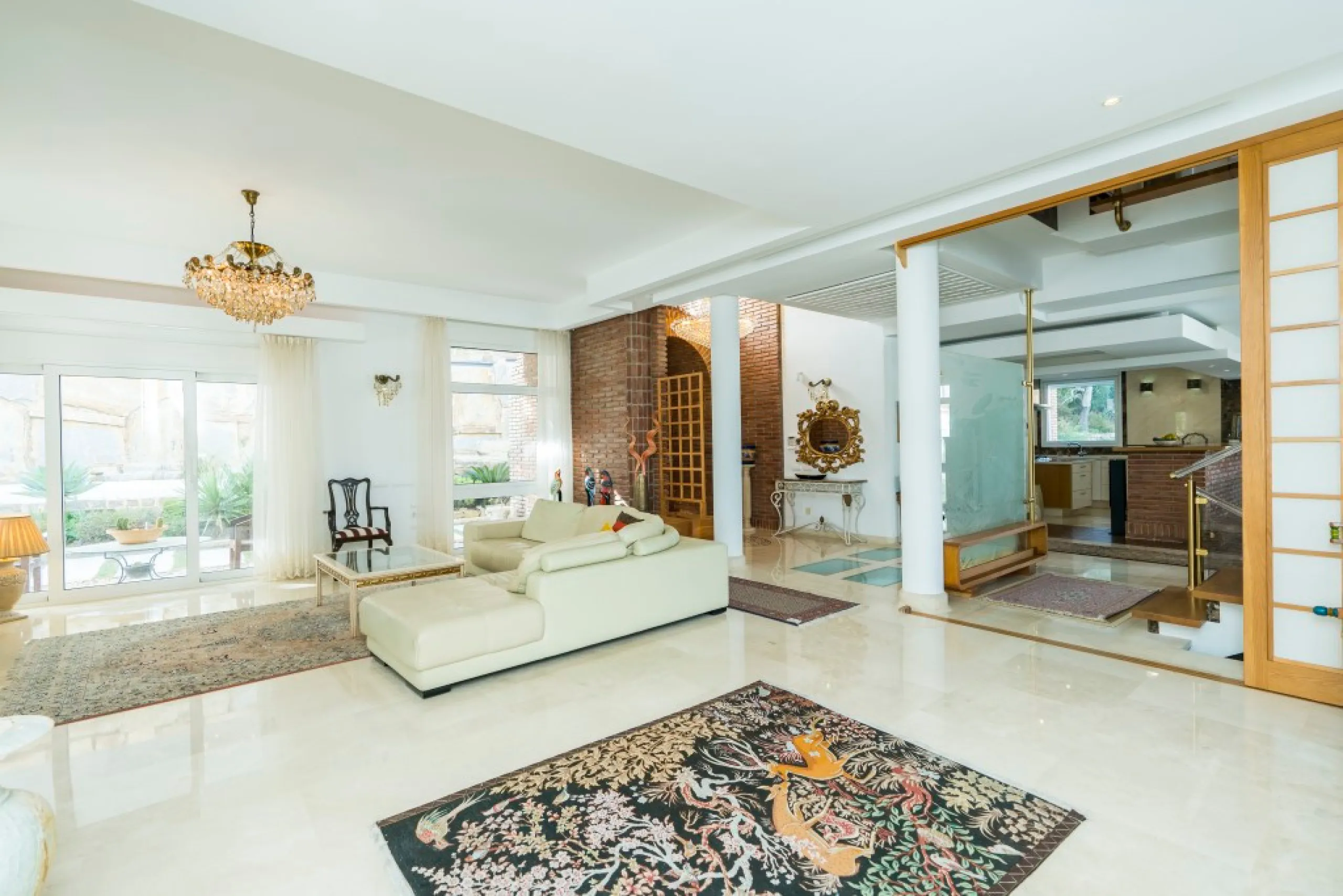 Amazing new built villa in La Mairena with high quality finishing and beautiful pool area. The villa offers on three levels, five bedrooms with en-suite bathrooms, a lovely and bright living room with open fire place, modern open plan kitchen and dining a