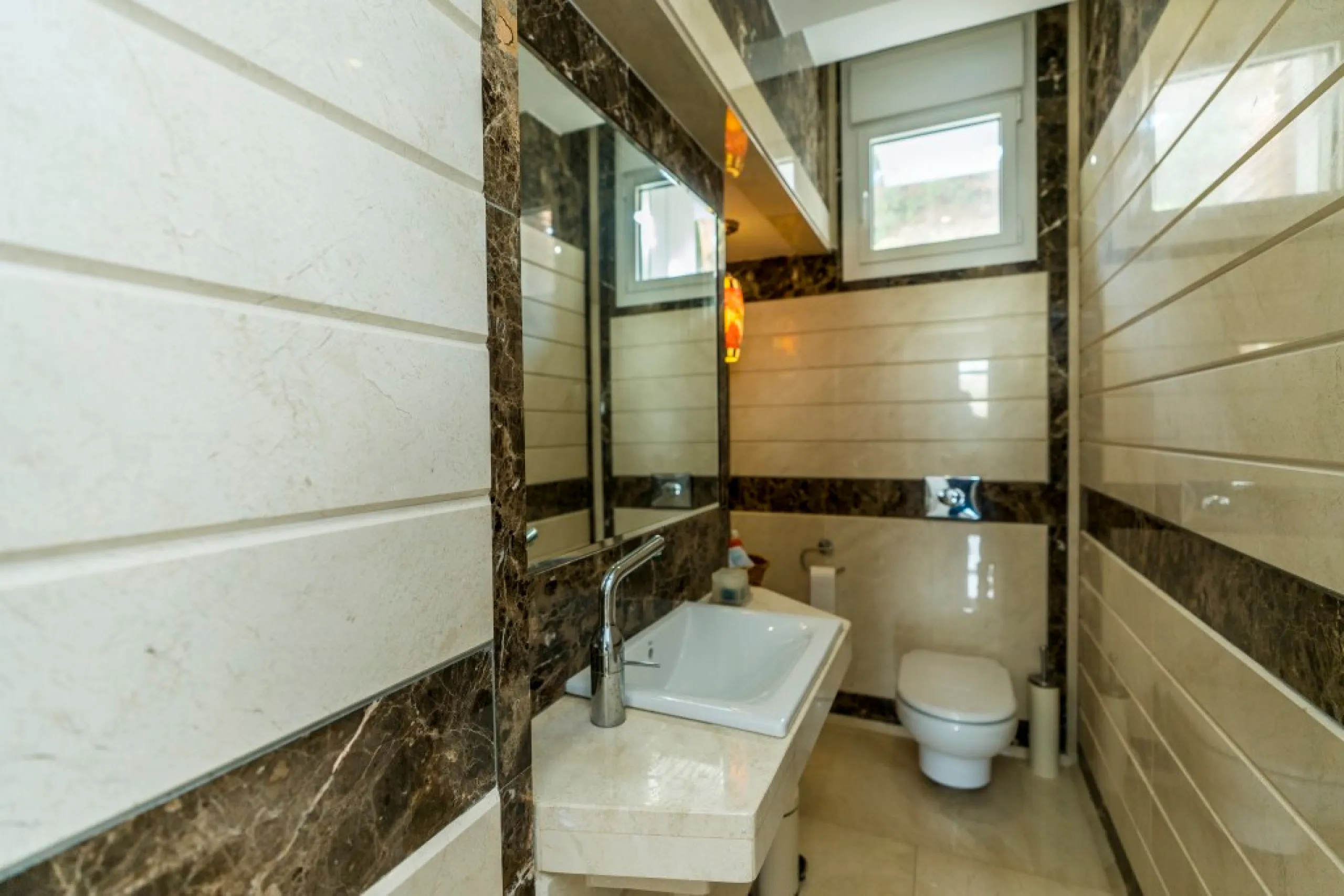 Amazing new built villa in La Mairena with high quality finishing and beautiful pool area. The villa offers on three levels, five bedrooms with en-suite bathrooms, a lovely and bright living room with open fire place, modern open plan kitchen and dining a