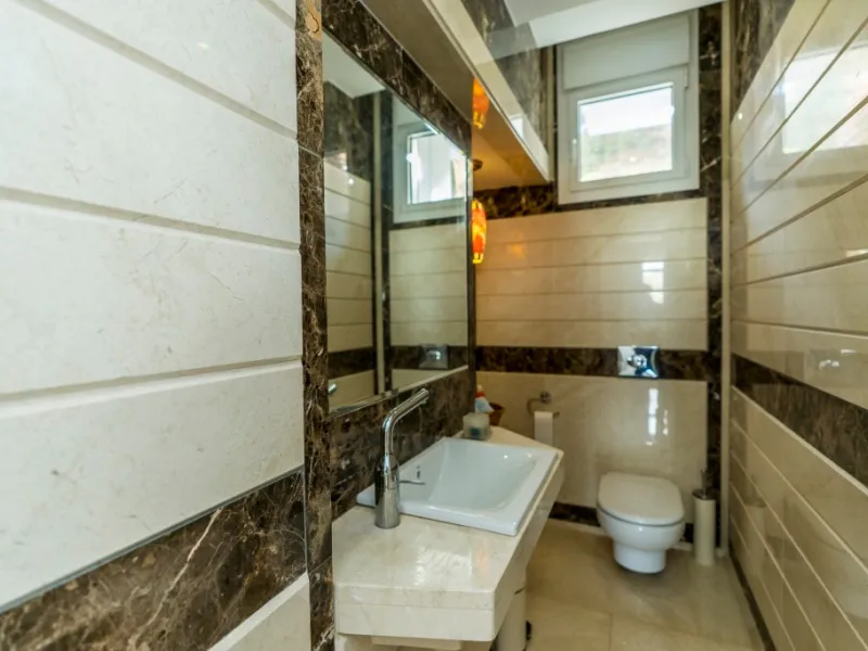 Amazing new built villa in La Mairena with high quality finishing and beautiful pool area. The villa offers on three levels, five bedrooms with en-suite bathrooms, a lovely and bright living room with open fire place, modern open plan kitchen and dining a