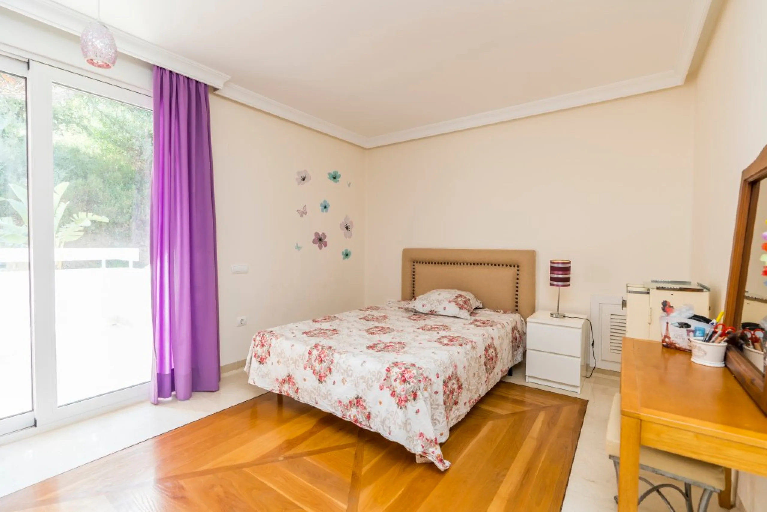 Amazing new built villa in La Mairena with high quality finishing and beautiful pool area. The villa offers on three levels, five bedrooms with en-suite bathrooms, a lovely and bright living room with open fire place, modern open plan kitchen and dining a