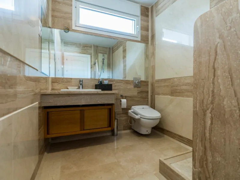 Amazing new built villa in La Mairena with high quality finishing and beautiful pool area. The villa offers on three levels, five bedrooms with en-suite bathrooms, a lovely and bright living room with open fire place, modern open plan kitchen and dining a