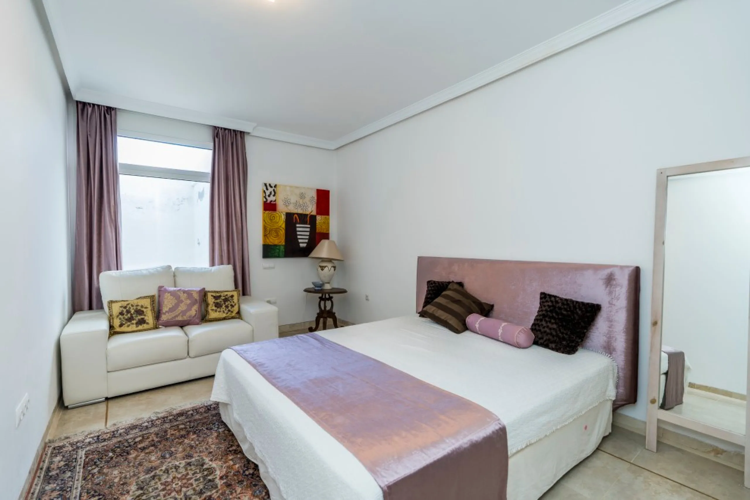 Amazing new built villa in La Mairena with high quality finishing and beautiful pool area. The villa offers on three levels, five bedrooms with en-suite bathrooms, a lovely and bright living room with open fire place, modern open plan kitchen and dining a