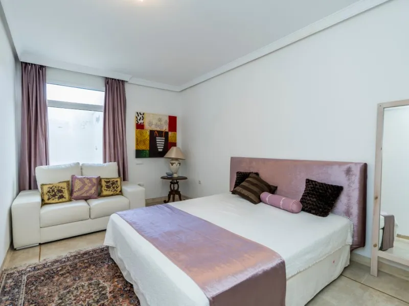 Amazing new built villa in La Mairena with high quality finishing and beautiful pool area. The villa offers on three levels, five bedrooms with en-suite bathrooms, a lovely and bright living room with open fire place, modern open plan kitchen and dining a