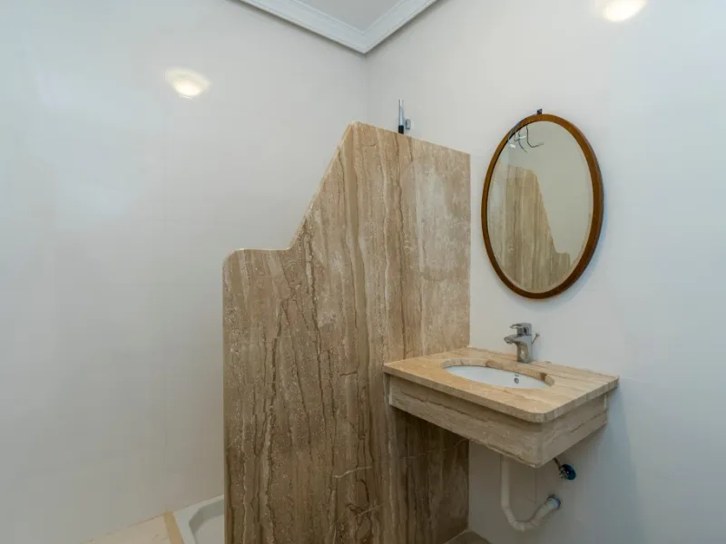 Amazing new built villa in La Mairena with high quality finishing and beautiful pool area. The villa offers on three levels, five bedrooms with en-suite bathrooms, a lovely and bright living room with open fire place, modern open plan kitchen and dining a
