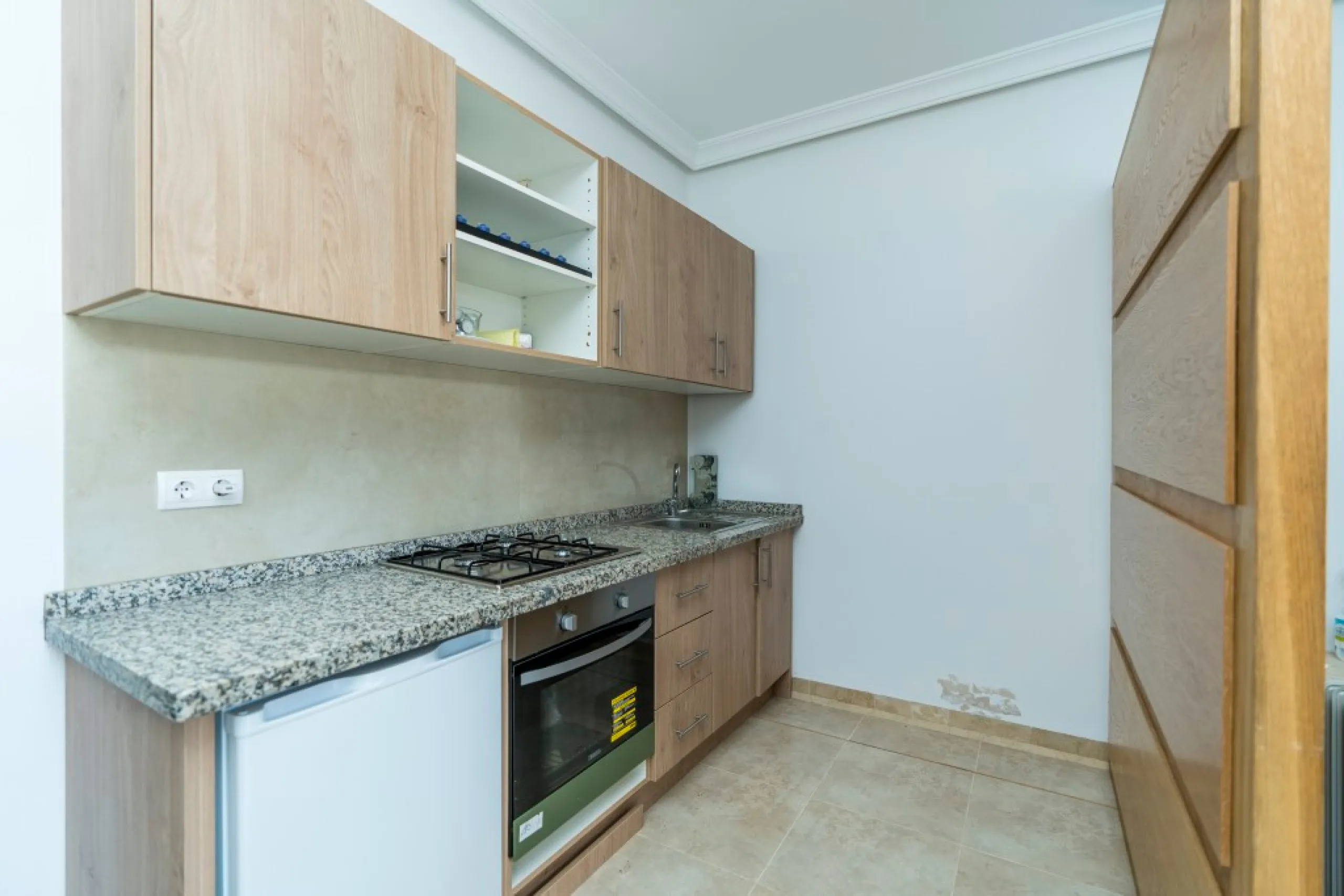 Amazing new built villa in La Mairena with high quality finishing and beautiful pool area. The villa offers on three levels, five bedrooms with en-suite bathrooms, a lovely and bright living room with open fire place, modern open plan kitchen and dining a
