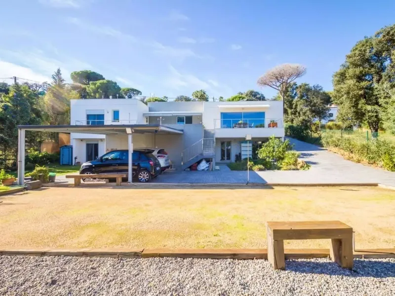 Moderna villa con piscina en Platja d’Aro – Costa Brava