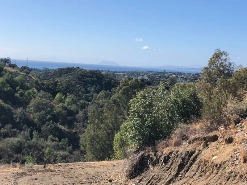 Plot - Residential Plot в продаже в Estepona, Málaga. Площадь участка 4281 м²