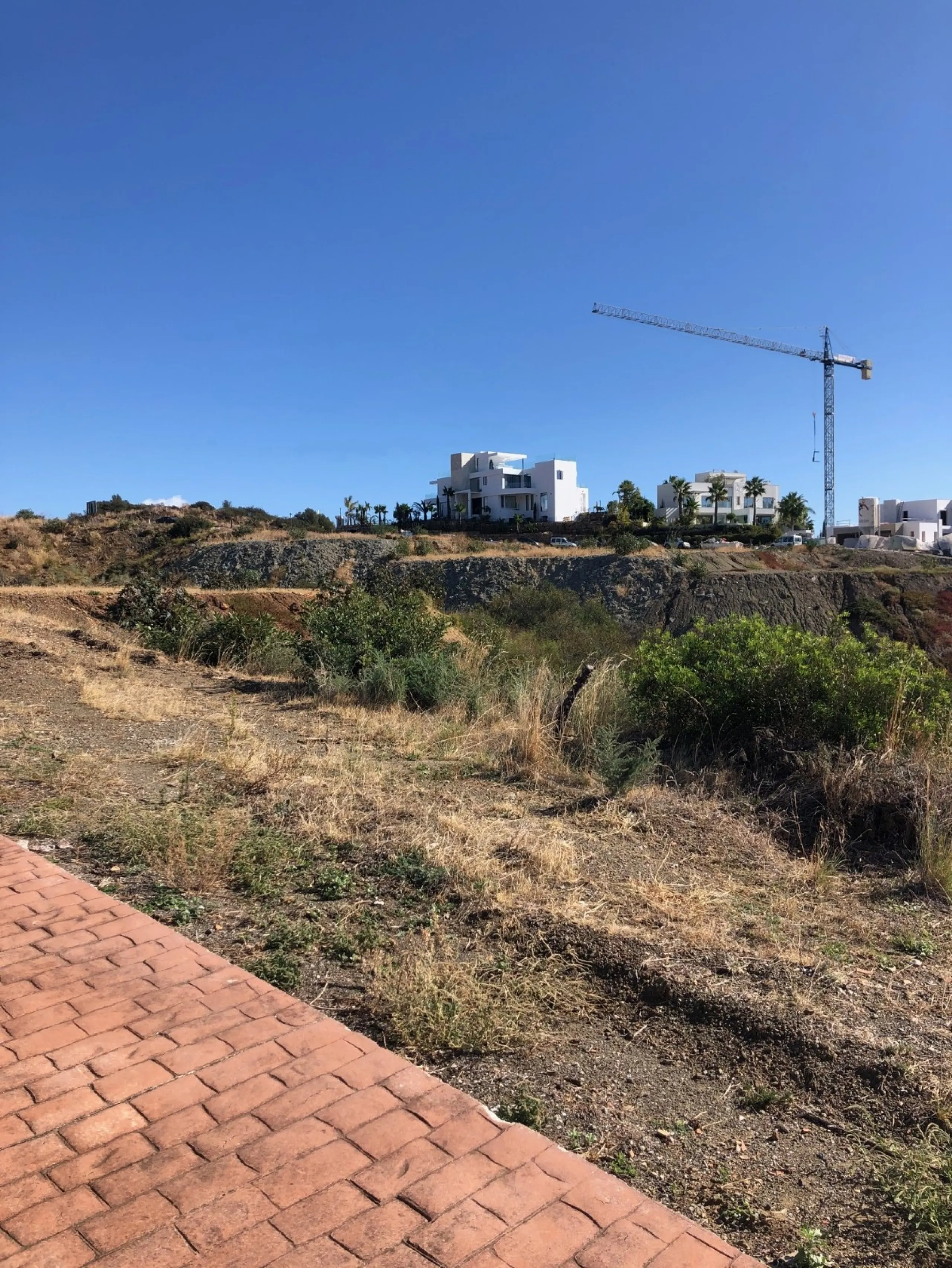 Plot - Residential Plot в продаже в Estepona, Málaga. Площадь участка 4281 м²