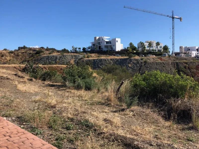 Plot - Residential Plot в продаже в Estepona, Málaga. Площадь участка 4281 м²