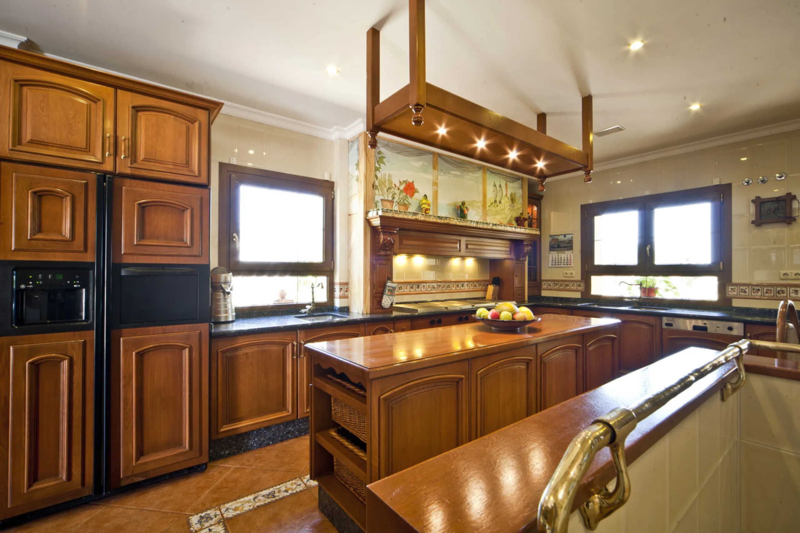 Built in 2002,  is undoubtedly one of the most desirable homes in the area. With an image of luxury and ostentation in true Marbella style, it is characterized by the high quality used in its construction and the large number of artistic details in the de