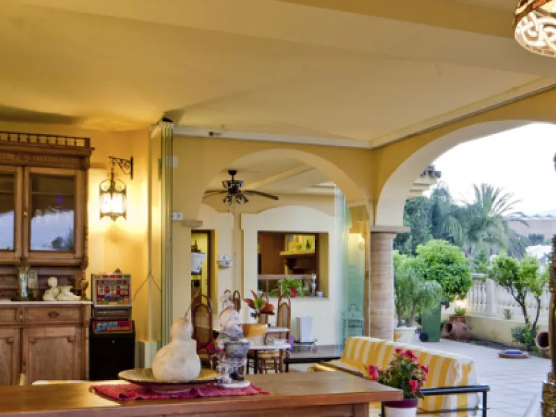Built in 2002,  is undoubtedly one of the most desirable homes in the area. With an image of luxury and ostentation in true Marbella style, it is characterized by the high quality used in its construction and the large number of artistic details in the de