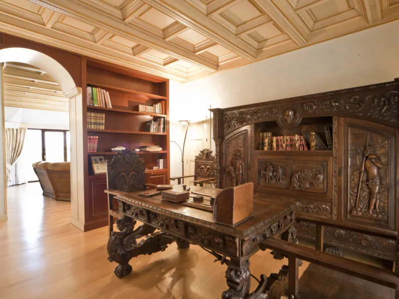 Built in 2002,  is undoubtedly one of the most desirable homes in the area. With an image of luxury and ostentation in true Marbella style, it is characterized by the high quality used in its construction and the large number of artistic details in the de