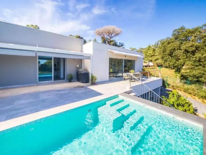 Moderna villa con piscina en Platja d’Aro – Costa Brava