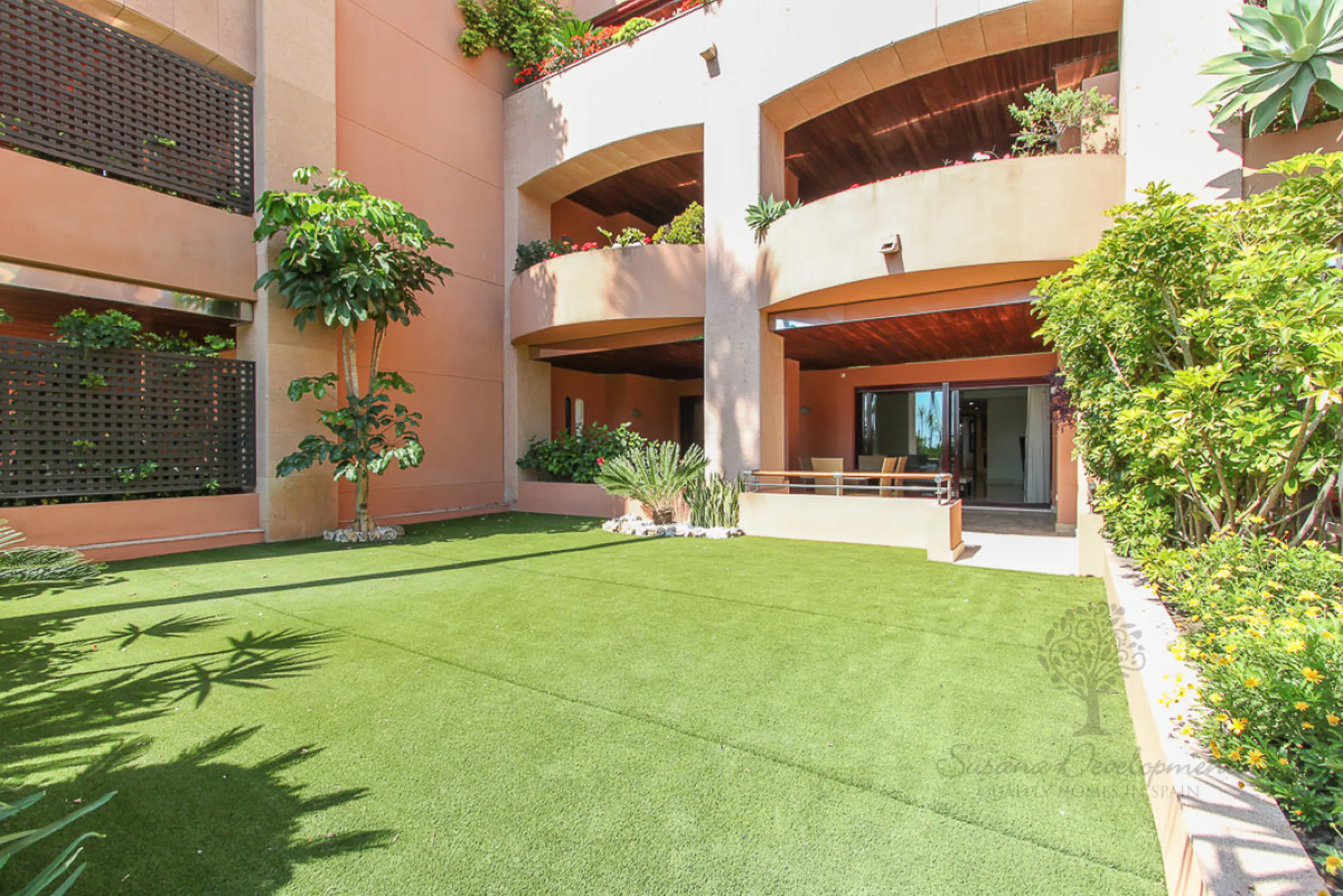 Fantastic ground floor 2 bedroom en suite apartment located within the exclusive 24 hour guard gated community, Malibu.   The community boasts two swimming pools (one heated lap pool and one free form marine pool). Private garage parking for two cars and 