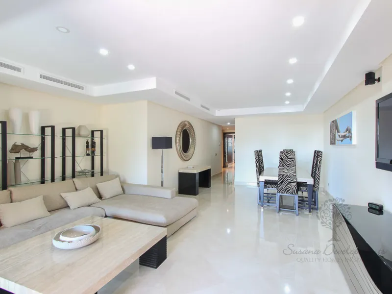 Fantastic ground floor 2 bedroom en suite apartment located within the exclusive 24 hour guard gated community, Malibu.   The community boasts two swimming pools (one heated lap pool and one free form marine pool). Private garage parking for two cars and 