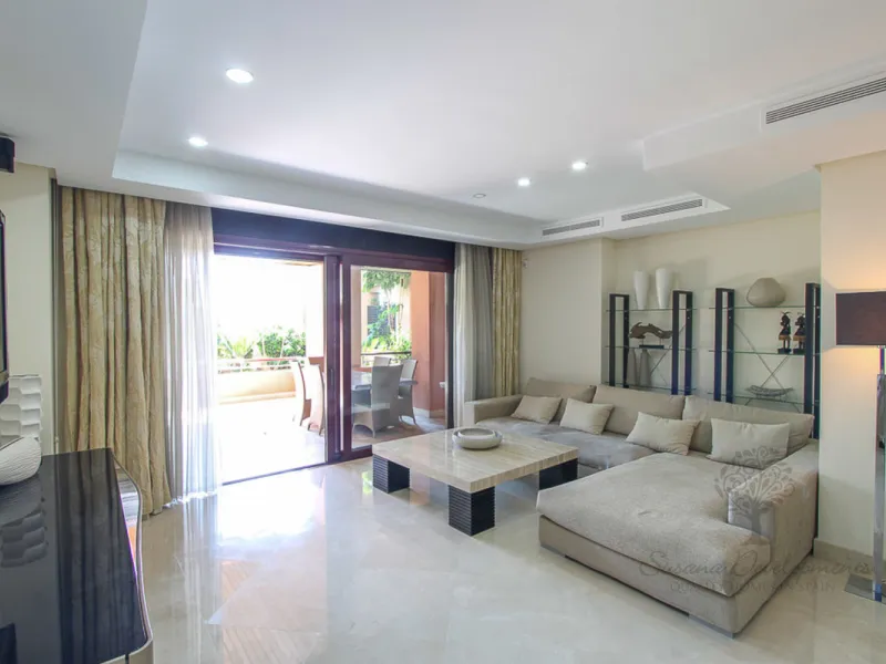 Fantastic ground floor 2 bedroom en suite apartment located within the exclusive 24 hour guard gated community, Malibu.   The community boasts two swimming pools (one heated lap pool and one free form marine pool). Private garage parking for two cars and 
