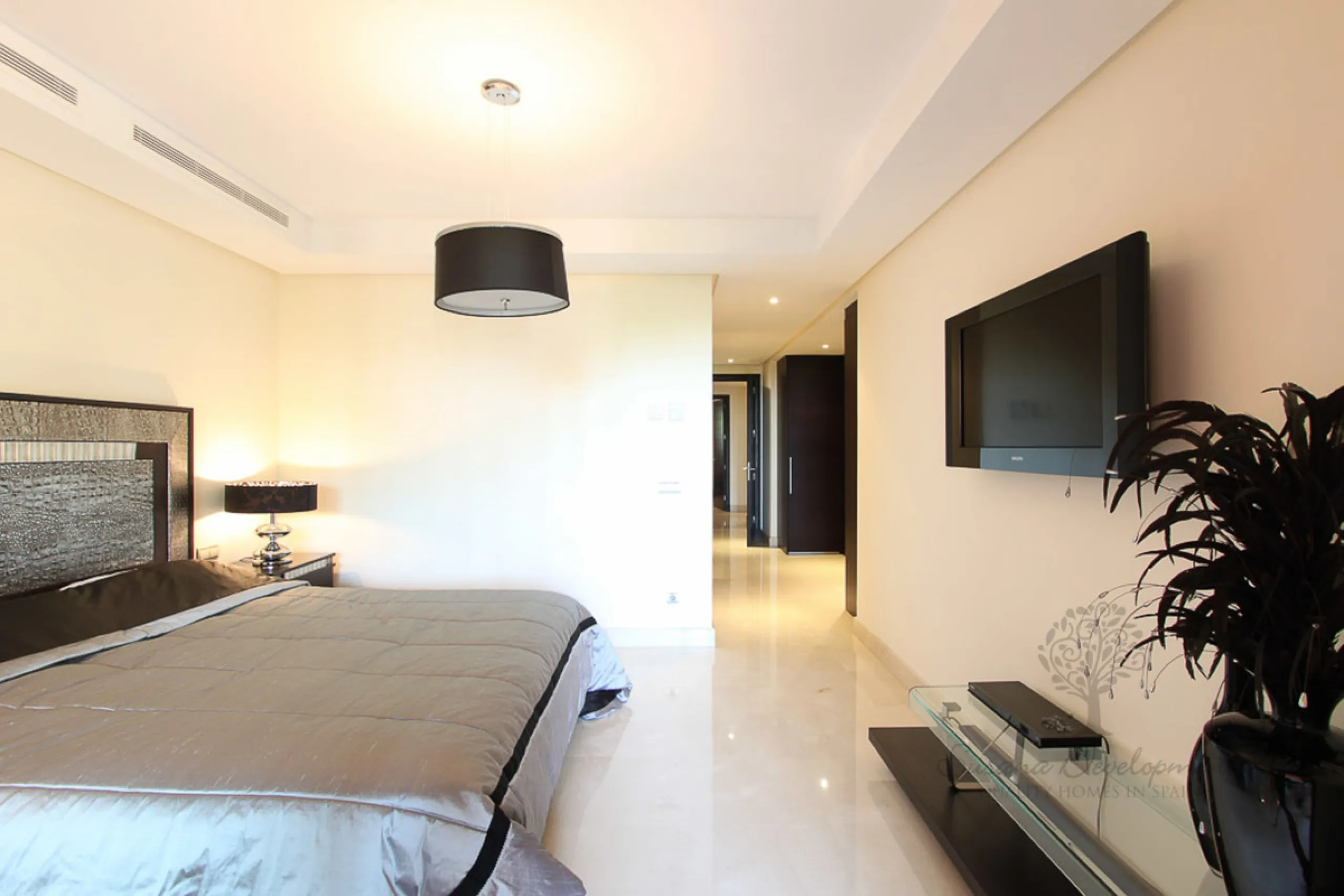 Fantastic ground floor 2 bedroom en suite apartment located within the exclusive 24 hour guard gated community, Malibu.   The community boasts two swimming pools (one heated lap pool and one free form marine pool). Private garage parking for two cars and 