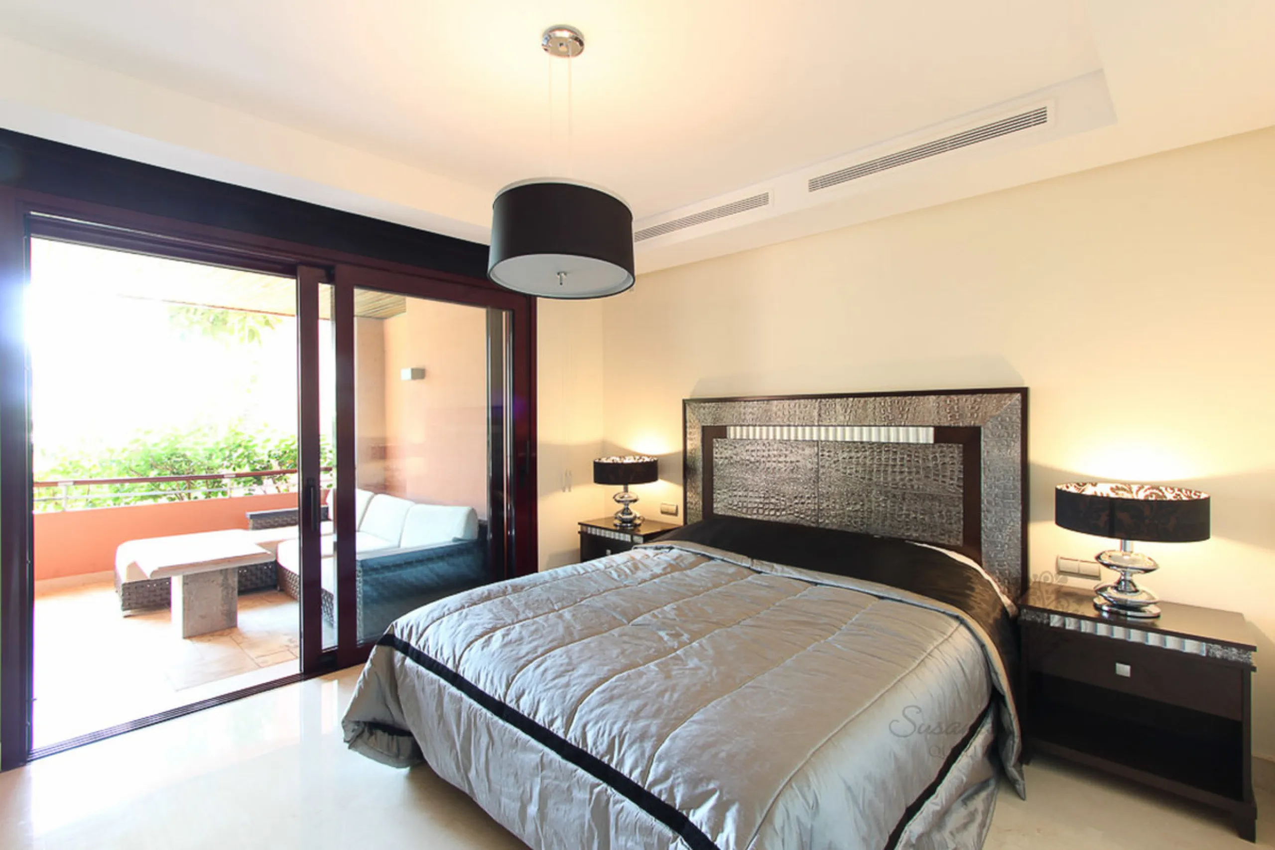 Fantastic ground floor 2 bedroom en suite apartment located within the exclusive 24 hour guard gated community, Malibu.   The community boasts two swimming pools (one heated lap pool and one free form marine pool). Private garage parking for two cars and 