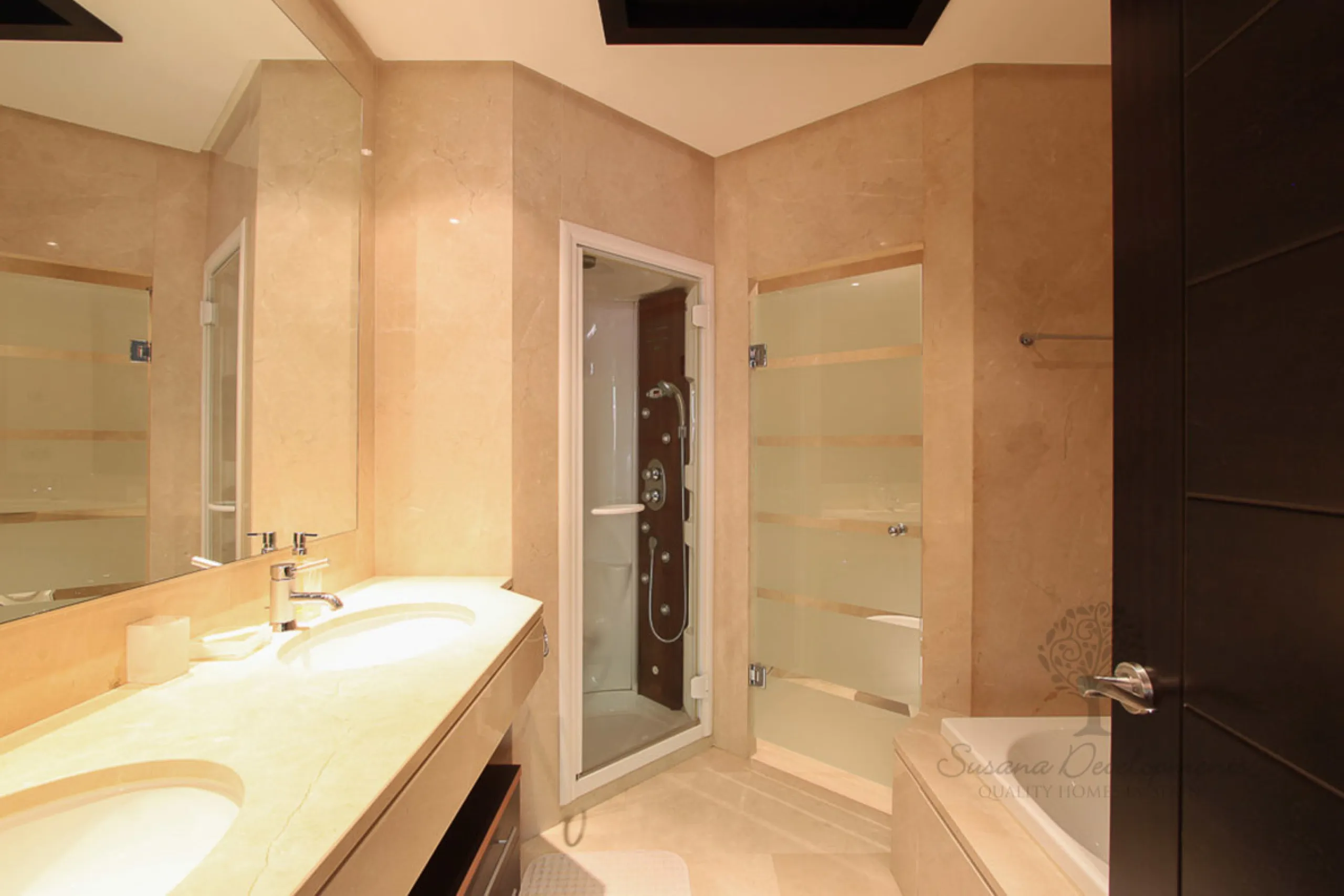 Fantastic ground floor 2 bedroom en suite apartment located within the exclusive 24 hour guard gated community, Malibu.   The community boasts two swimming pools (one heated lap pool and one free form marine pool). Private garage parking for two cars and 