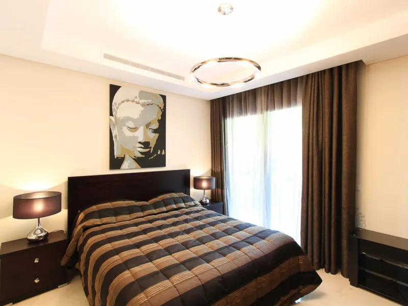 Fantastic ground floor 2 bedroom en suite apartment located within the exclusive 24 hour guard gated community, Malibu.   The community boasts two swimming pools (one heated lap pool and one free form marine pool). Private garage parking for two cars and 