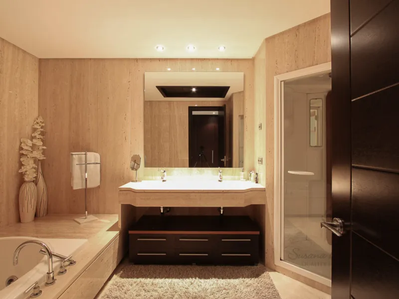 Fantastic ground floor 2 bedroom en suite apartment located within the exclusive 24 hour guard gated community, Malibu.   The community boasts two swimming pools (one heated lap pool and one free form marine pool). Private garage parking for two cars and 