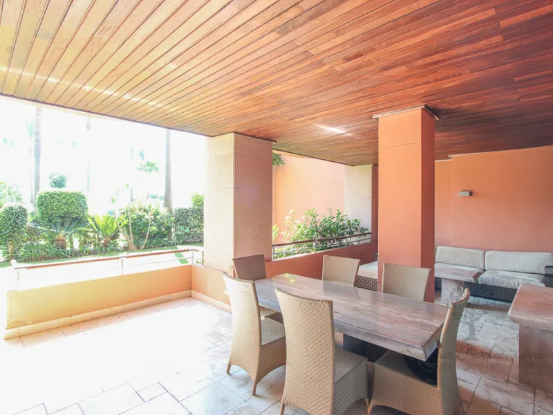 Fantastic ground floor 2 bedroom en suite apartment located within the exclusive 24 hour guard gated community, Malibu.   The community boasts two swimming pools (one heated lap pool and one free form marine pool). Private garage parking for two cars and 