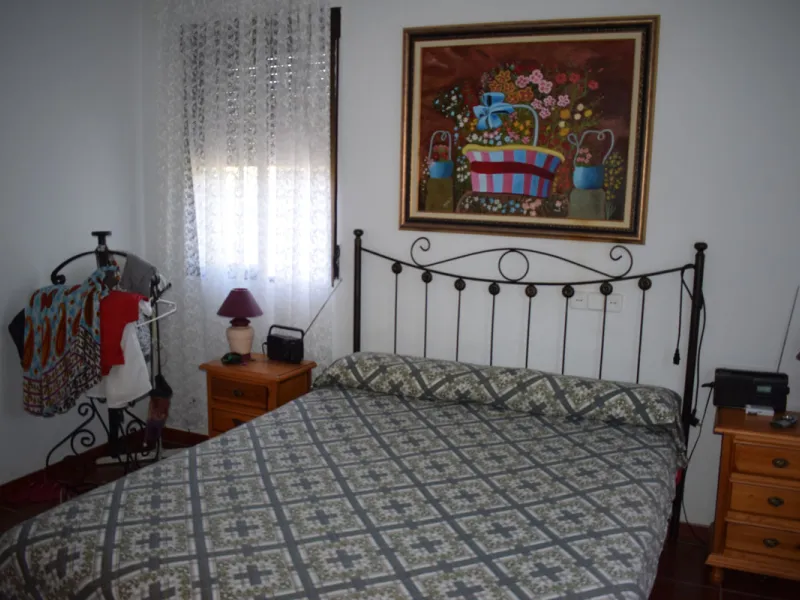 8,000 m2 irrigated farm with mango production. The villa has 160 m2 with a 60 m2 solarium, 4 bedrooms all with two windows or balconies (2 on the ground floor and another 2 bedrooms on the upper floor), 2 full bathrooms with window, large living room with