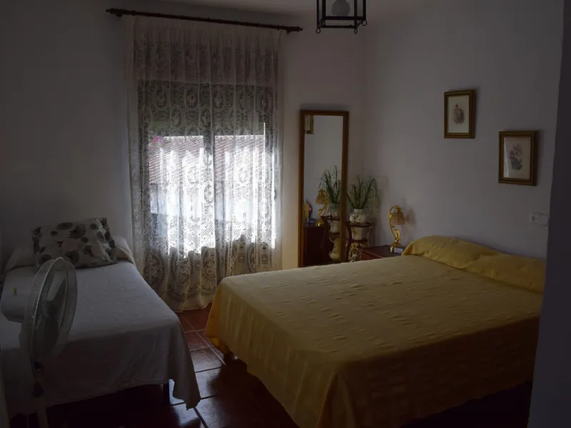 8,000 m2 irrigated farm with mango production. The villa has 160 m2 with a 60 m2 solarium, 4 bedrooms all with two windows or balconies (2 on the ground floor and another 2 bedrooms on the upper floor), 2 full bathrooms with window, large living room with