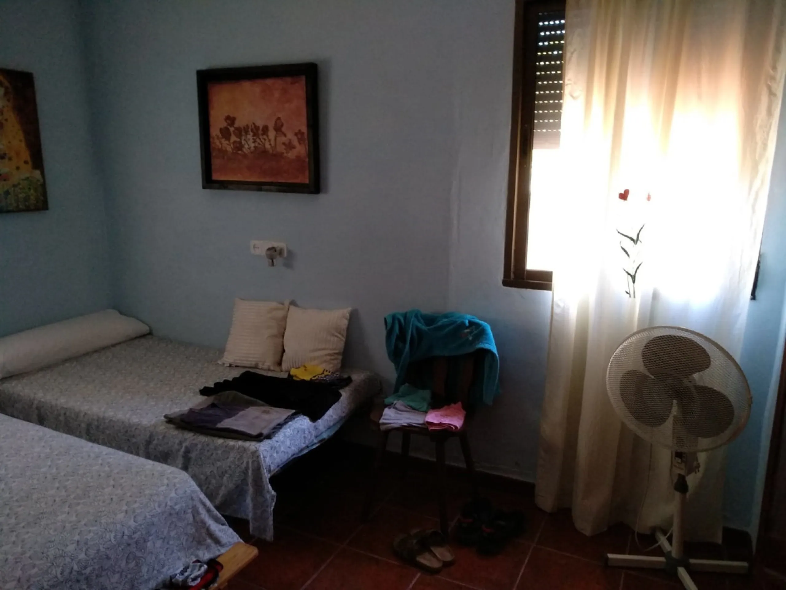 8,000 m2 irrigated farm with mango production. The villa has 160 m2 with a 60 m2 solarium, 4 bedrooms all with two windows or balconies (2 on the ground floor and another 2 bedrooms on the upper floor), 2 full bathrooms with window, large living room with